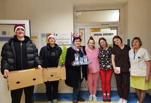 Przekazaliśmy kolorowanki i kredki!